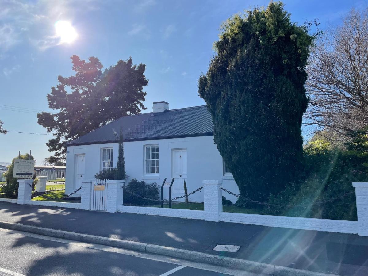 Gaol House Cottages Бичено Екстер'єр фото