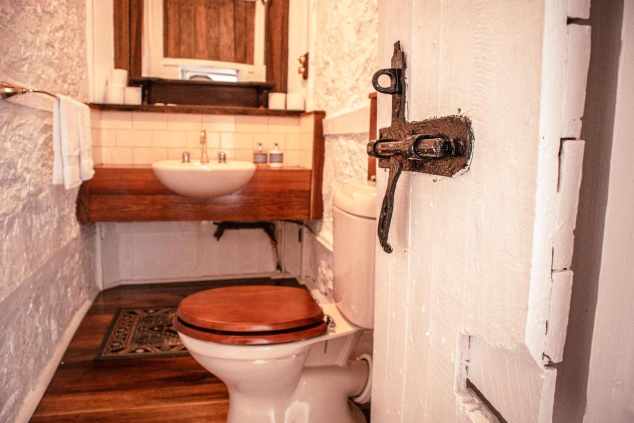 Gaol House Cottages Бичено Екстер'єр фото